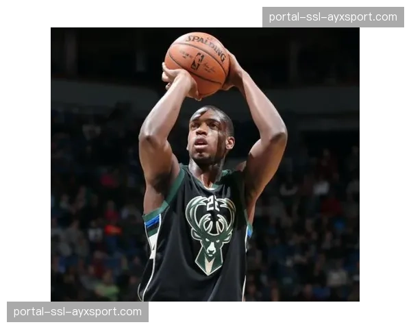 字母哥左膝过度伸展确定无缘赛季末战,雄鹿伤病名单多达七人 字母哥左膝过度伸展确定无缘赛季末战,雄鹿伤病名单多达七人